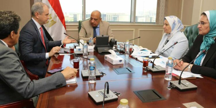 وزير الكهرباء يبحث مع مسئولي شركة الكازار الإماراتية تعزيز التعاون وزيادة الاستثمارات