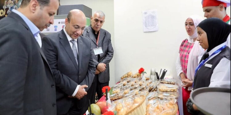 نائب وزير التربية والتعليم يفتتح معرض منتجات التعليم الفني بالعاصمة