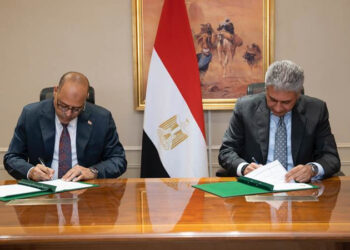 وزيرا السياحة والآثار والعمل يوقعان بروتوكول تعاون بشأن شروط وضوابط الترخيص لوحدات الإقامة الفندقية