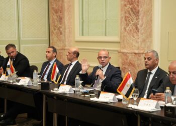 رئيس هيئة الرقابة المالية يلتقي رؤساء تحرير الصحف لاستعراض جهود تطوير القطاع المالي غير المصرفي