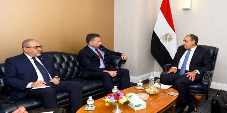 وزير الخارجية يلتقى مع وكيل الأمين العام للشئون الإنسانية في نيويورك