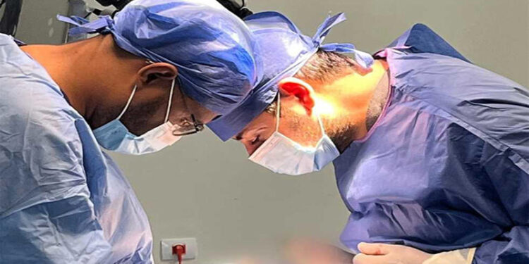 نجاح جراحة دقيقة بالمخ لمريض مستيقظ بمستشفى حورس بالأقصر