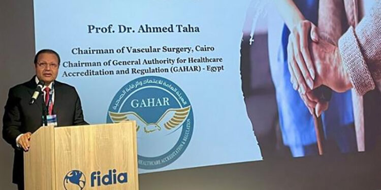 رئيس الاعتماد والرقابة الصحية يستعرض التجربة المصرية الرائدة في إدارة الجروح والقرح المزمنة والحادة