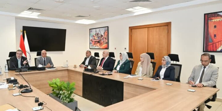 وزير الري ورئيس الجهاز المركزي للتنظيم والإدارة يبحثان عدد من الموضوعات المشتركة