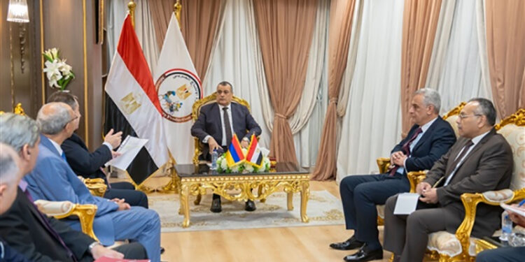 وزير الدولة للإنتاج الحربى يستقبل السفير الأرمينى لبحث أوجه التعاون المشترك