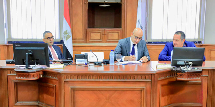 وزير التربية والتعليم يعقد اجتماعًا مع قيادات الهيئة العامة للأبنية التعليمية