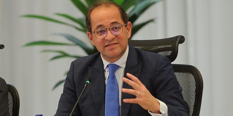 وزير المالية يوجه بتكثيف جهود تسهيل حركة التجارة وتعزيز بيئة الاستثمار