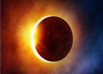 بدء ظاهرة الخسوف والقمر يبدأ الدخول لمنطقة شبه ظل الأرض