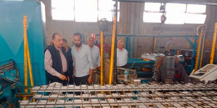 وزير قطاع الأعمال العام يتفقد شركتي “النصر للمواسير” و”سيجوارت” ويتابع سير العمليات الإنتاجية