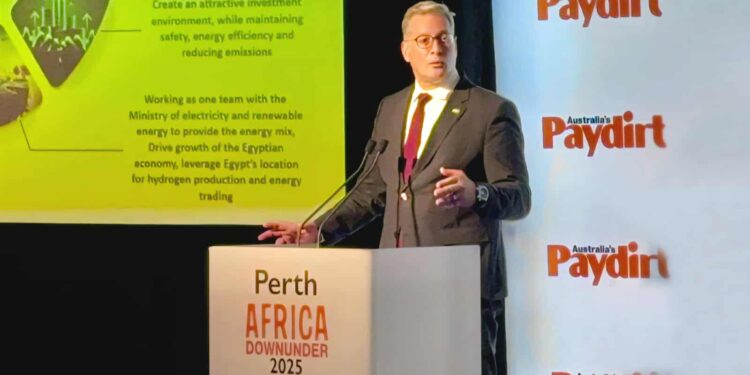 وزير البترول يلقي كلمة في افتتاح اليوم الثاني للمؤتمر الإفريقي الأسترالي للتعدين والطاقة