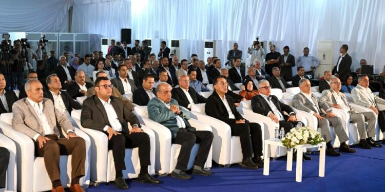 رئيس الوزراء يصل إلى “القنطرة غرب الصناعية” لافتتاح أولى مشروعاتها