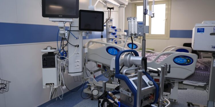 البنك الأهلي المصري يساهم بمبلغ 60 مليون جنيه لصالح وحدة الايكمو من خلال لجنة زكاة طوارئ قصر العيني