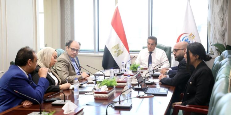 وزير الصحة يعقد اجتماعاً لمتابعة مستجدات منظومة الرعايات والحضانات والطوارئ وخطط التوسع بها