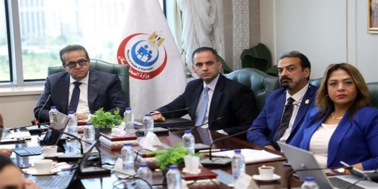 وزير الصحة يبحث مع البنك الدولي تعزيز التعاون في ملف القضية السكانية