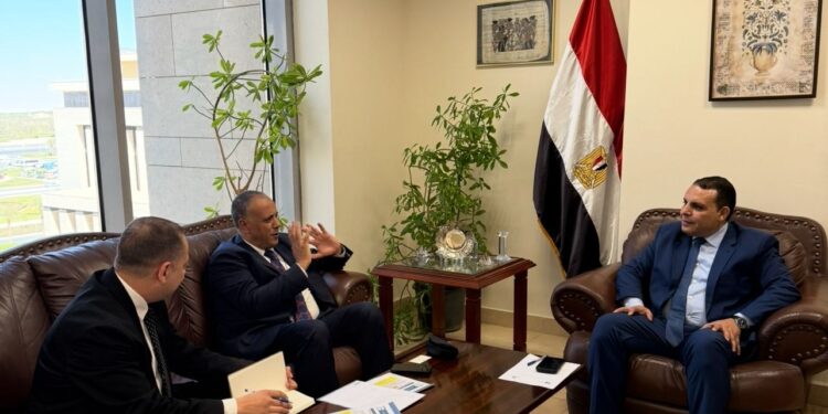 رئيس التمثيل التجاري المصري يلتقي رئيس الهيئة العامة للبترول لبحث سبل التعاون المشترك