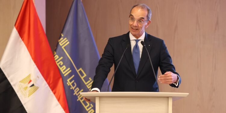 وزير الاتصالات يشهد حفل تخريج طلاب الجامعات الملتحقين بالبرنامج الصيفى للتكنولوجيات المساعدة