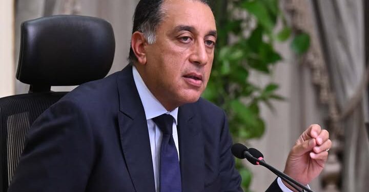 رئيس الوزراء يبدأ جولة تفقدية بعدد من مشروعات إعادة إحياء مناطق القاهرة التاريخية