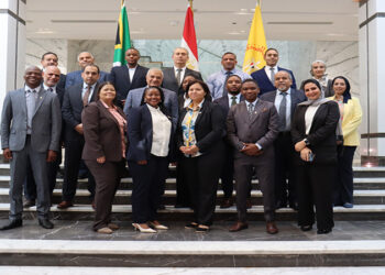 البنك المركزي يستضيف وفدًا من جنوب إفريقيا للتعرف على التجربة المصرية الرائدة في إنشاء وتشغيل دار الطباعة ومركز النقد