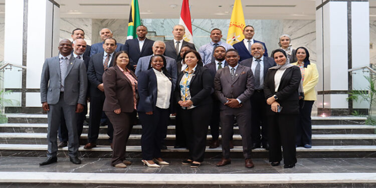 البنك المركزي يستضيف وفدًا من جنوب إفريقيا للتعرف على التجربة المصرية الرائدة في إنشاء وتشغيل دار الطباعة ومركز النقد