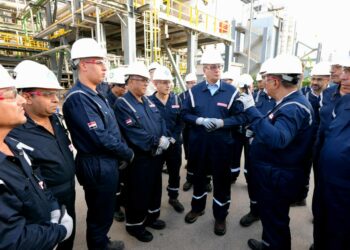 وزير البترول يتفقد مشروعات التطوير وزيادة الإنتاج وترشيد الطاقة بشركة العامرية لتكرير البترول