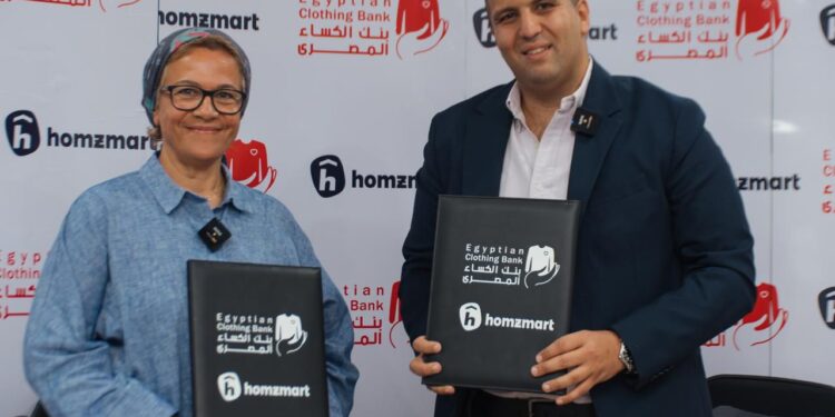 هومزمارت تحتفل بذكرى تأسيسها السادسة بجمع وتوزيع الملابس على المستحقين خلال سبتمبر