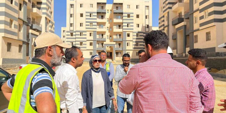 وزير الإسكان يتابع سير العمل بالمشروعات الخدمية والبنية الأساسية بالمرحلة العاجلة بمدينة السويس