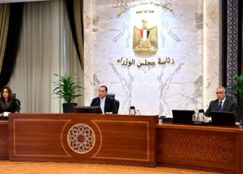 رئيس الوزراء يترأس اجتماع مجلس المحافظين