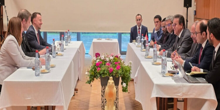 وزير الصحة يبحث مع رئيس التحالف الصحي الألماني سبل تعزيز التعاون الثنائي وفرص الاستثمار