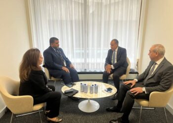 وزير الخارجية يلتقي المندوب الدائم لدولة الإمارات الرئيس الحالي للمجموعة العربية في منظمة اليونسكو