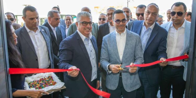 رئيس اقتصادية قناة السويس ووزير الاستثمار يفتتحان المرحلة الثانية للمعامل المركزية الصناعية بميناء السخنة