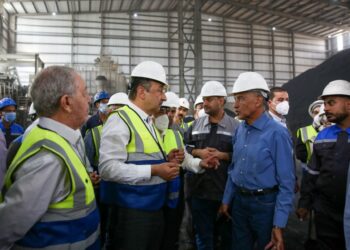 وزير قطاع العام يتفقد التشغيل التجريبي لمصنع بلوكات الأنود الكربونية بالعين السخنة بعد إنجاز المرحلة الأولى من إعادة التأهيل
