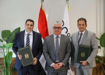 رئيس اقتصادية قناة السويس يشهد توقيع عقد مشروع شركة “الأهرام للكيماويات” لإنتاج الفورمالدهيد