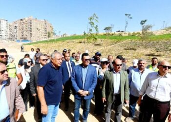 وزير الإسكان يتابع سير العمل بمشروع حدائق “تلال الفسطاط” بمنطقة مصر القديمة بالقاهرة