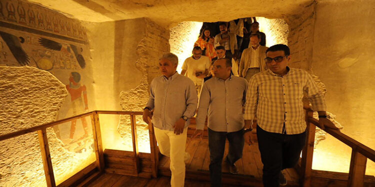 وزير السياحة والآثار يفتتح مقبرة الملك أمنحتب الثالث بمنطقة وادي الملوك بالبر الغربي بالأقصر