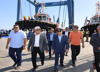 الفريق أسامة ربيع يشهد تدشين القاطرتين “عزم ٣” و”عزم ٤” بقوة شد ٩٠ طنا