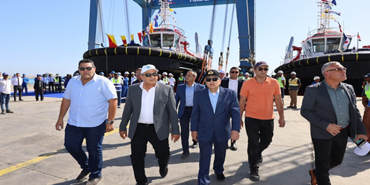 الفريق أسامة ربيع يشهد تدشين القاطرتين “عزم ٣” و”عزم ٤” بقوة شد ٩٠ طنا