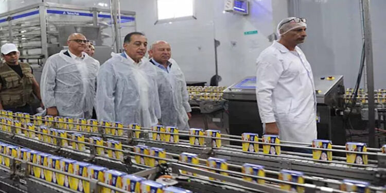 رئيس الوزراء يتفقد مصنع “عبور لاند” بمدينة العبور