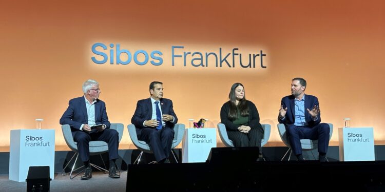 فيناسترا تعرض مستقبل المدفوعات الرقمية في سيبوس 2025