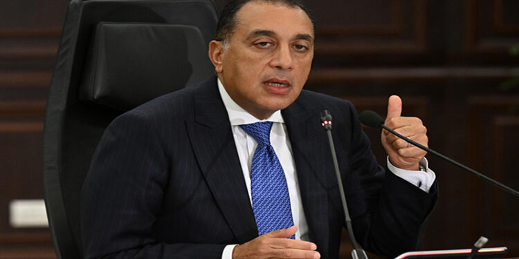 رئيس الوزراء يُهنئ الرئيس السيسي بالذكرى الثانية والخمسين لانتصارات أكتوبر المجيدة