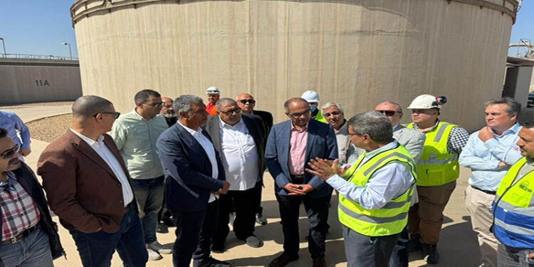 نائب وزير الإسكان يتفقد محطة معالجة الصرف الصحي بالجبل الأصفر بمرحلتيها الأولى والثانية
