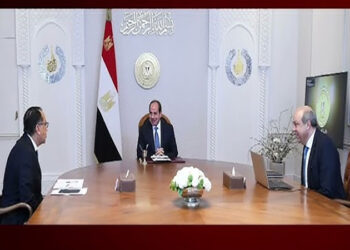 الرئيس السيسي يجتمع مع رئيس الوزراء ووزير الطيران