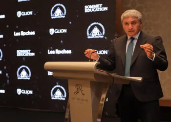 وزارة السياحة والآثار تنفي ما تم تداوله بشأن التقدّم ببلاغ ضد أحد الصحفيين