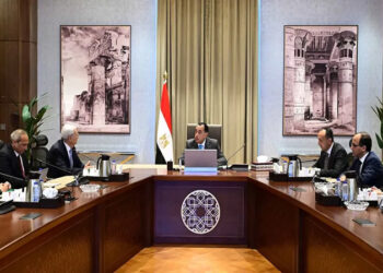 رئيس الوزراء يستعرض جهود وخطوات تحسين الخدمات المقدمة إلكترونيا للمواطنين والمستثمرين