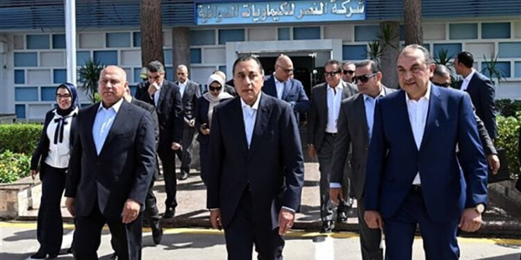 رئيس الوزراء: أراضي طرح النهر لا يجوز التعدى بالزراعة والبناء عليها ومع ذلك تم توجيه المحافظين بتقديم المساعدات الأولية والإعانات الفورية