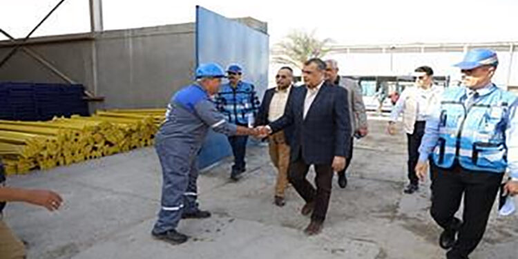 وزير الإنتاج الحربي يتابع مراحل التصنيع العسكري والمدني بشركة حلوان للآلات والمعدات