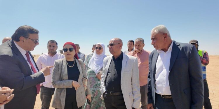 وزير الإسكان يستعرض تقريرًا بشأن أول مشروع للمعالجة والتخلص الآمن من المخلفات البلدية