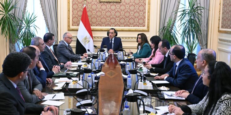 رئيس الوزراء يستعرض مستجدات مشروع إعادة إحياء منطقة نزلة السمان كمقصد سياحي