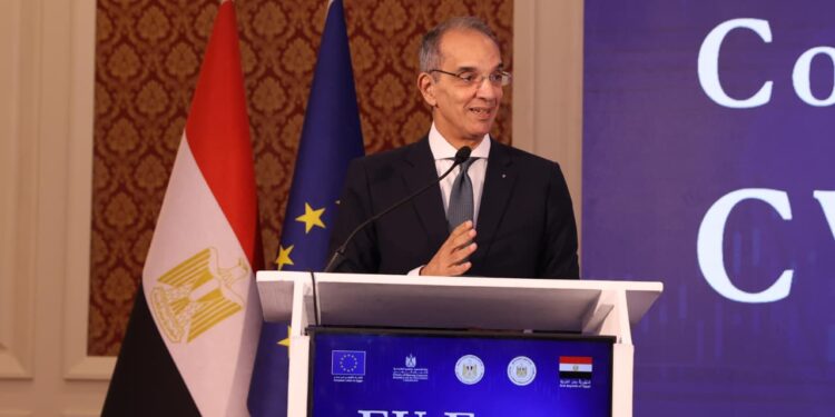 وزير الاتصالات: التكنولوجيا أصبحت أداة الدولة لضمان كفاءة توزيع المياه وتخطيط المواسم الزراعية