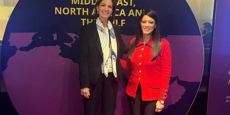 وزيرة التخطيط تعقد اجتماعين مع مدير عام بنك الاستثمار الأوروبي والرئيس التنفيذي لبورصة لوكسمبورج