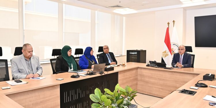 وزير الرى يتابع أعمال التحول الرقمي بالوزارة تحت مظلة الجيل الثاني لمنظومة الري 2.0